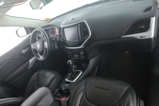 Used 2018 Jeep Cherokee Trailhawk w/ Quick Order Package 25L AWD/4WD image 31