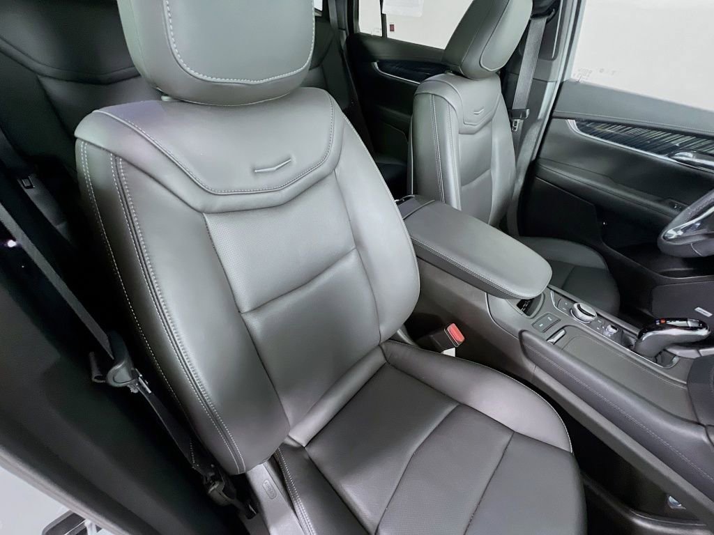 Used 2024 Cadillac XT6 Premium Luxury w/ Technology Package image 31