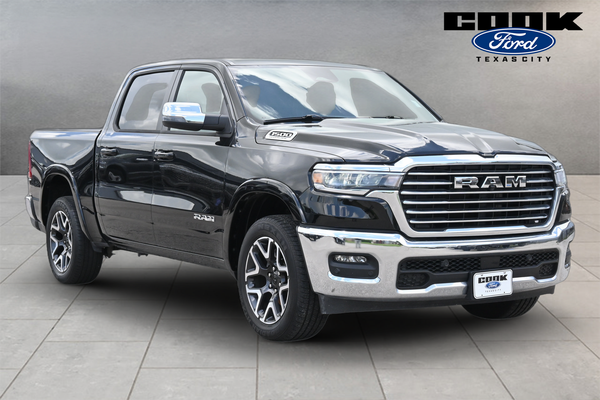 Used 2026 RAM 1500 Laramie AWD/4WD image 2