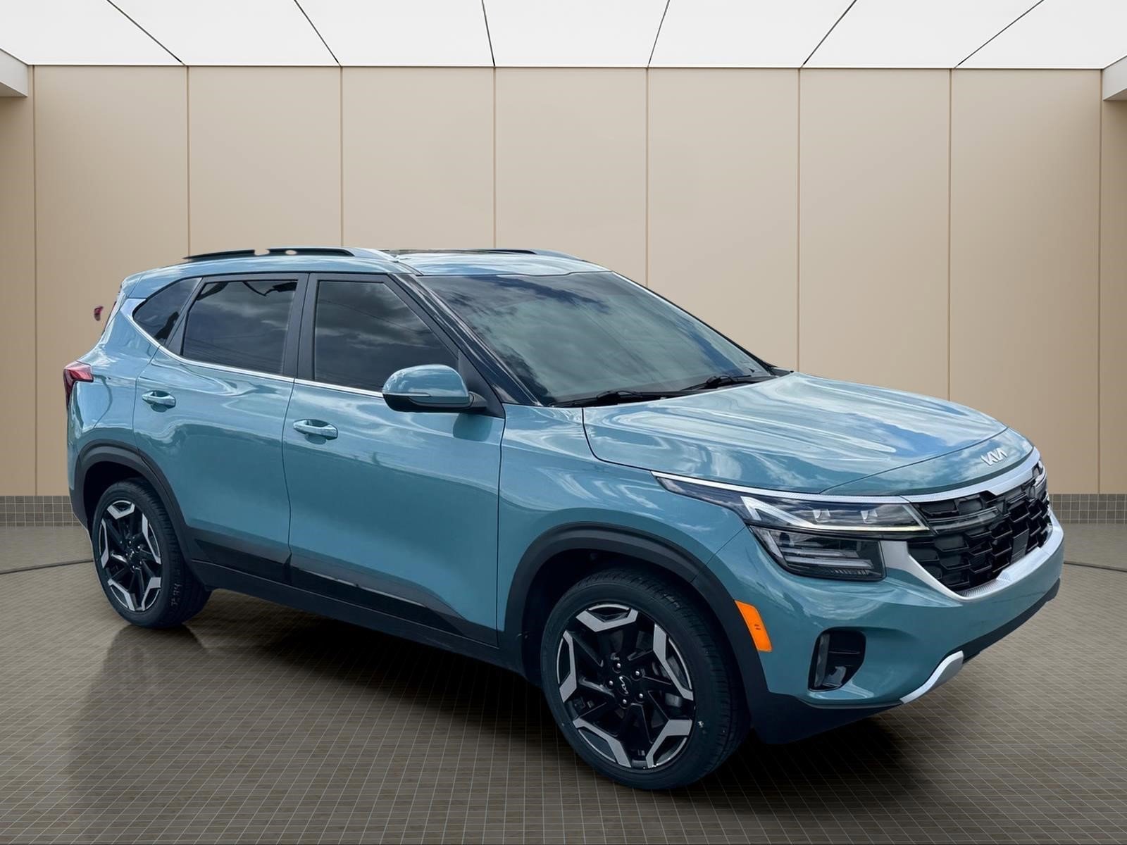 Used 2024 Kia Seltos SX w/ SX Sunroof Package AWD/4WD image 2