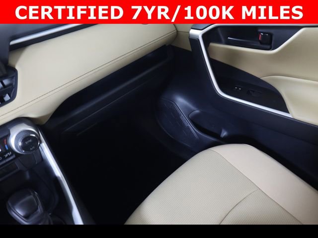 Used 2021 Toyota RAV4 LE image 20