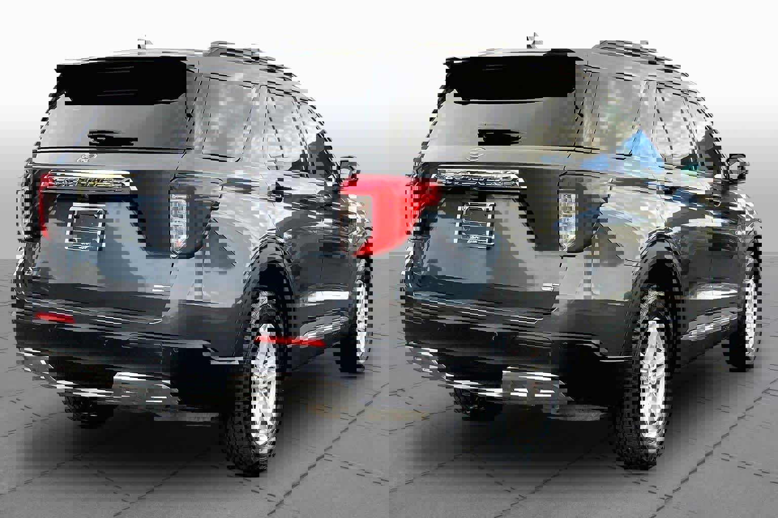 Used 2020 Ford Explorer XLT w/ Equipment Group 202A image 13