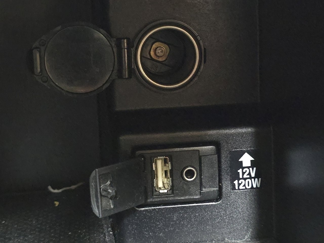 Used 2012 Toyota Camry LE image 29