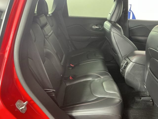 Used 2019 Jeep Cherokee Trailhawk AWD/4WD image 13