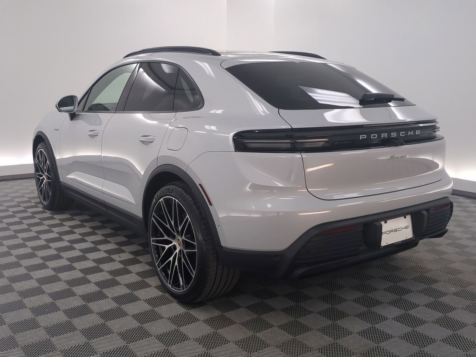 New 2026 Porsche Macan Electric RWD video 3