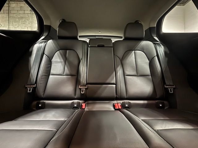 Used 2022 Volvo XC40 T5 Inscription w/ Climate Package image 18