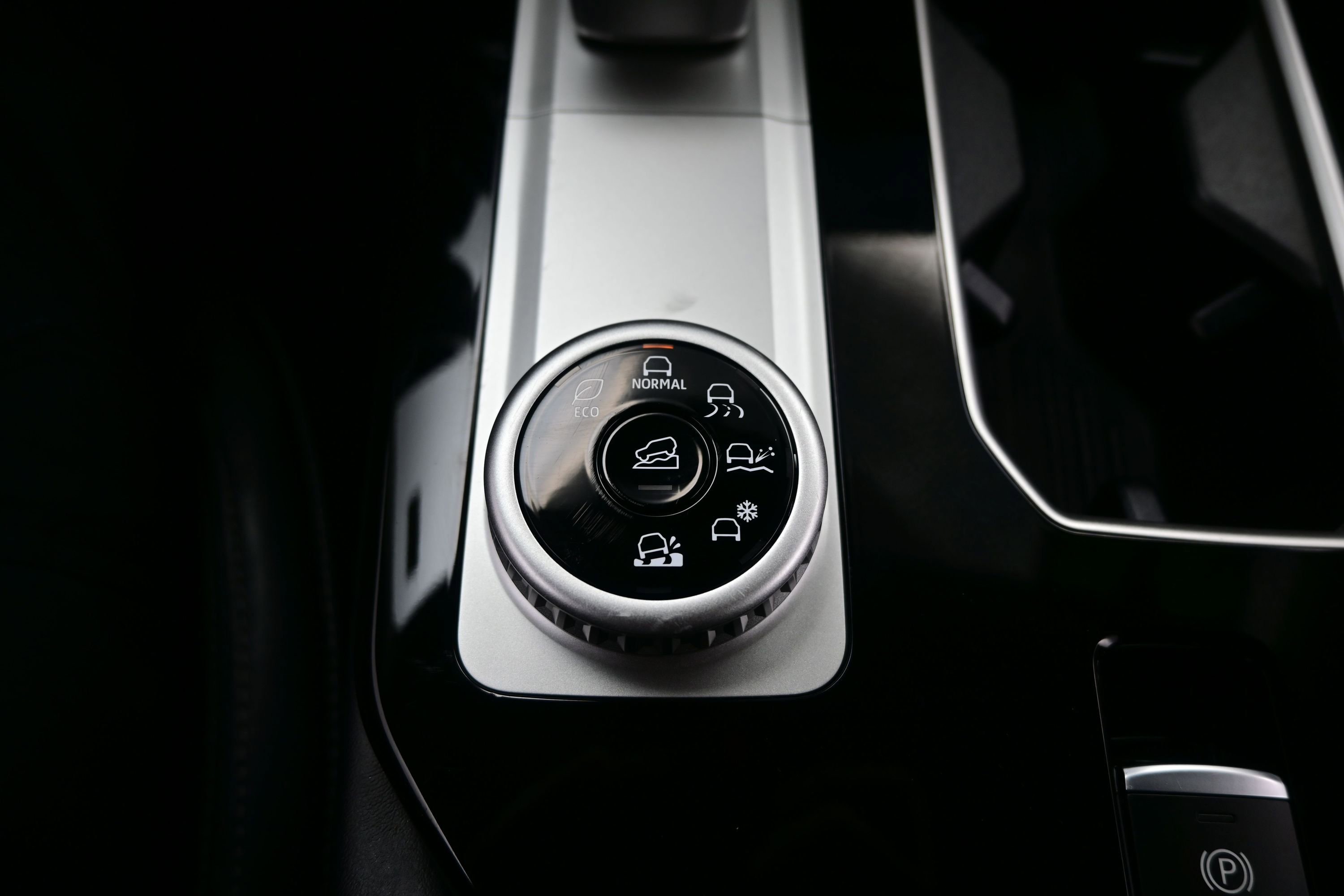 Used 2025 Mitsubishi Outlander SE AWD/4WD image 23