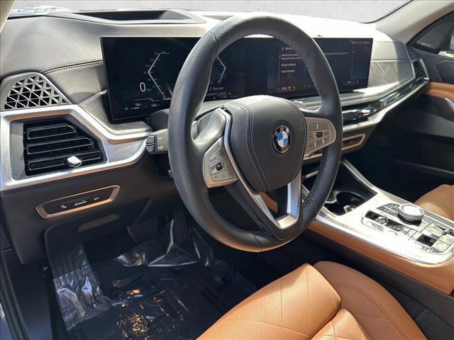 Used 2025 BMW X7 xDrive40i w/ Premium Package AWD/4WD image 9