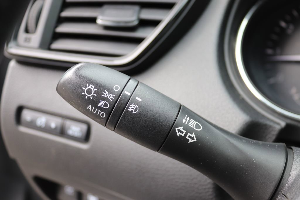 Used 2020 Nissan Rogue SV image 10