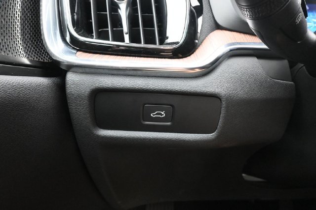 Used 2025 Volvo S60 B5 Plus FWD image 27