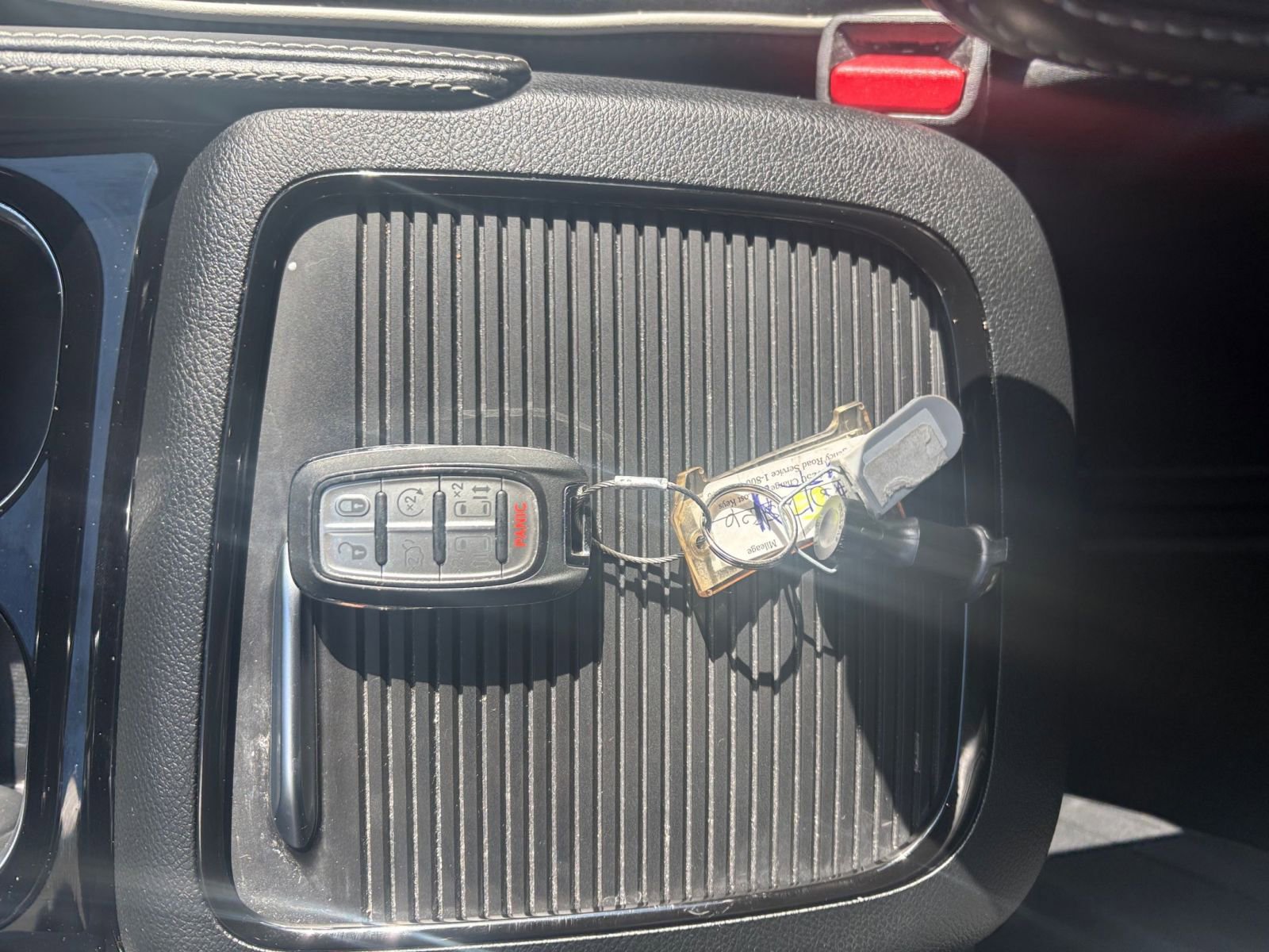 Used 2025 Chrysler Pacifica Limited image 21