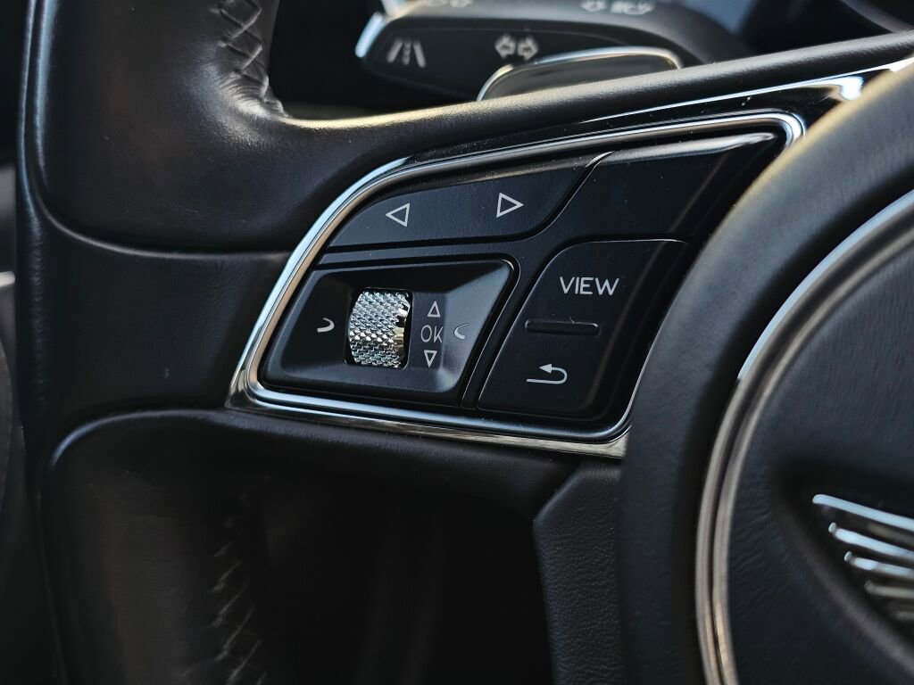 Used 2018 Bentley Bentayga image 25