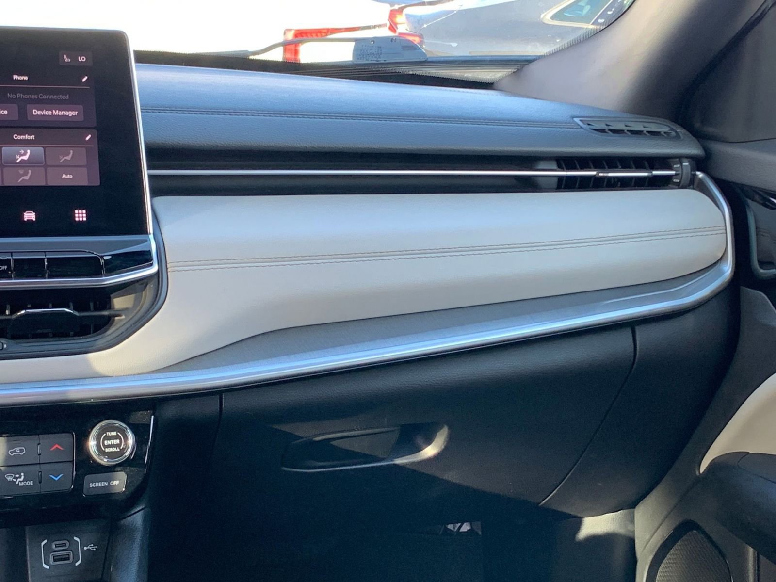 Used 2025 Jeep Compass Limited image 36