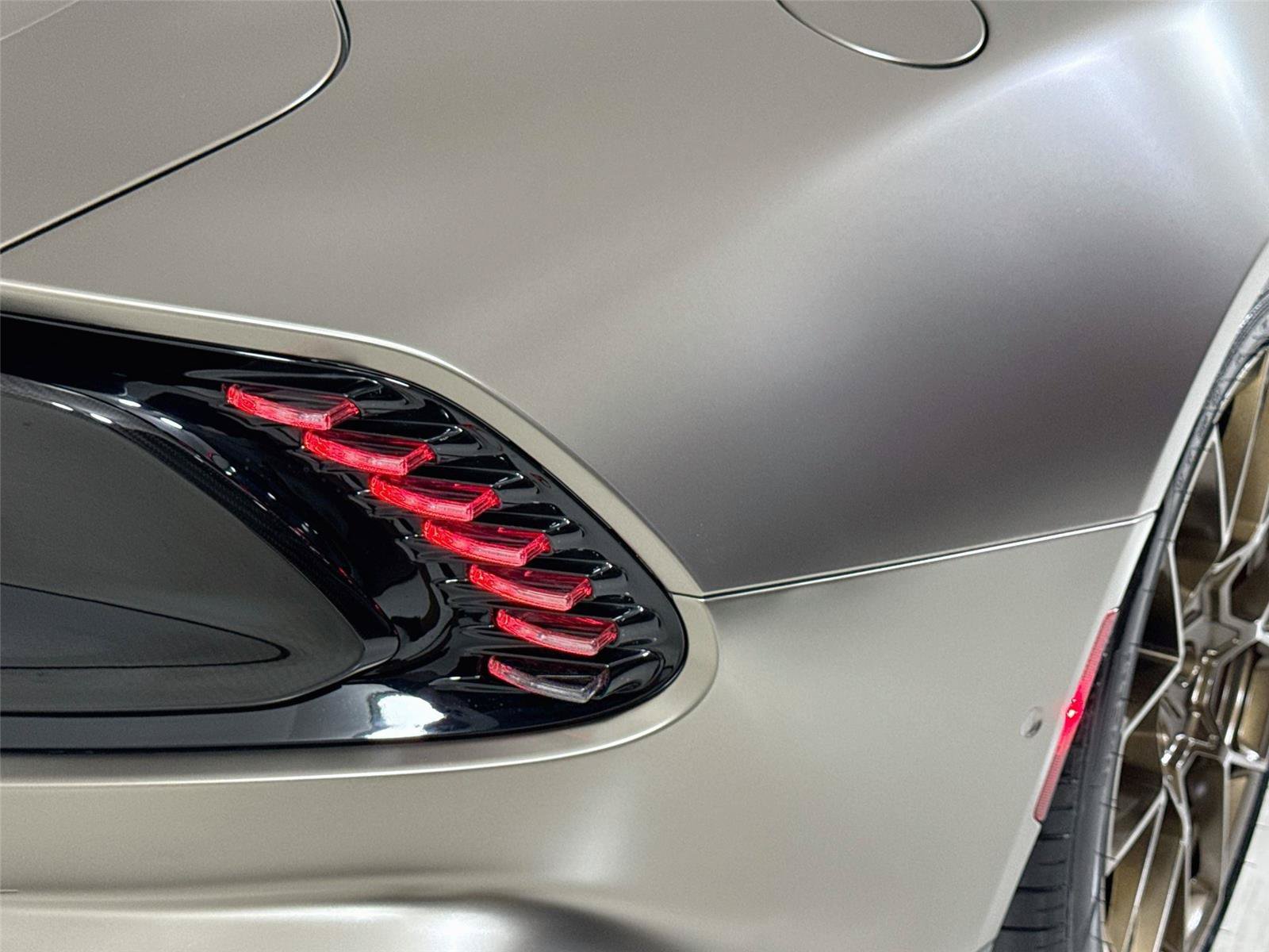 Used 2025 Aston Martin Vanquish RWD image 35