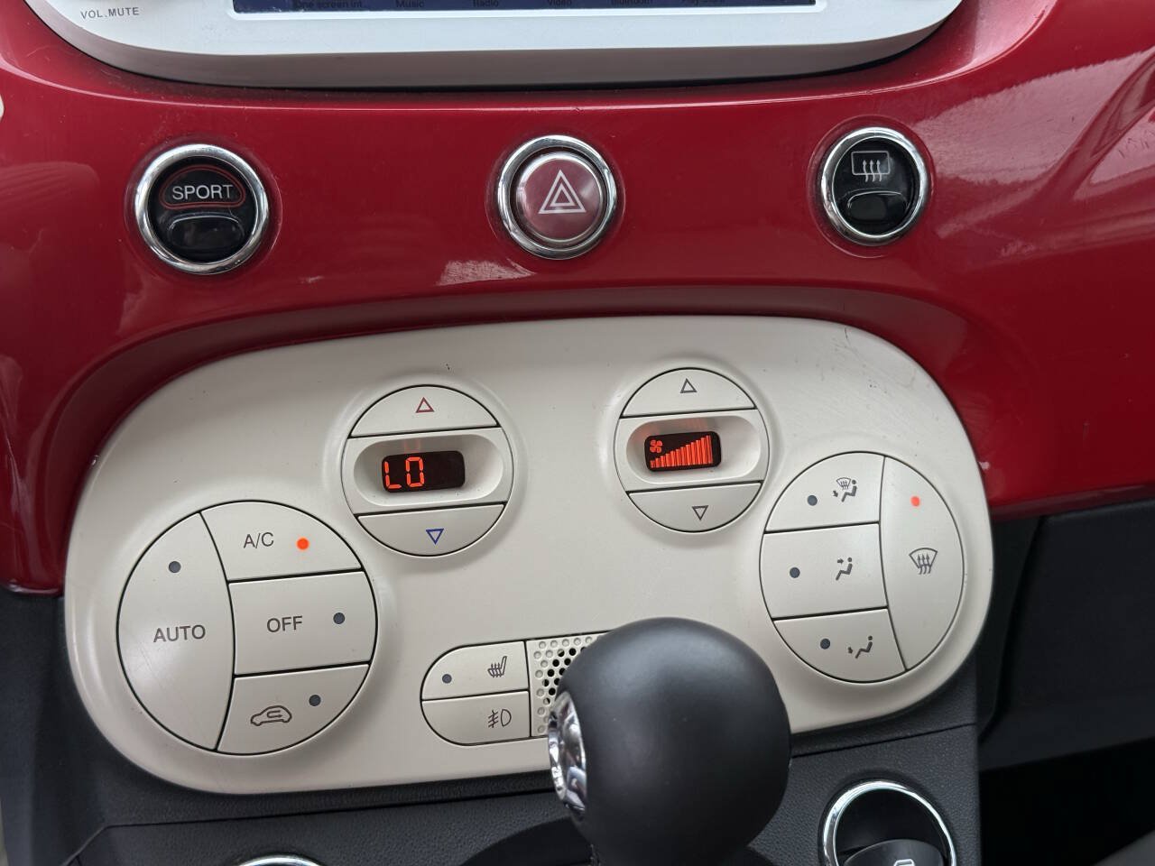 Used 2012 FIAT 500 Lounge w/ Luxury Leather Pkg FWD image 22