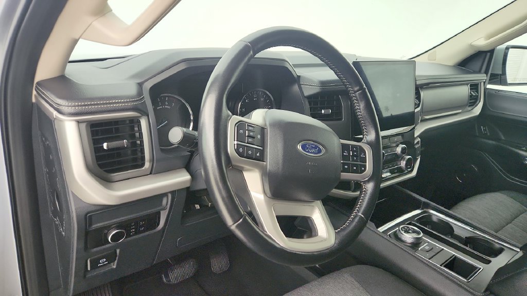 Used 2024 Ford Expedition XLT RWD image 16