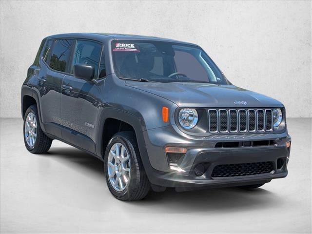 Used 2023 Jeep Renegade Latitude AWD/4WD image 3