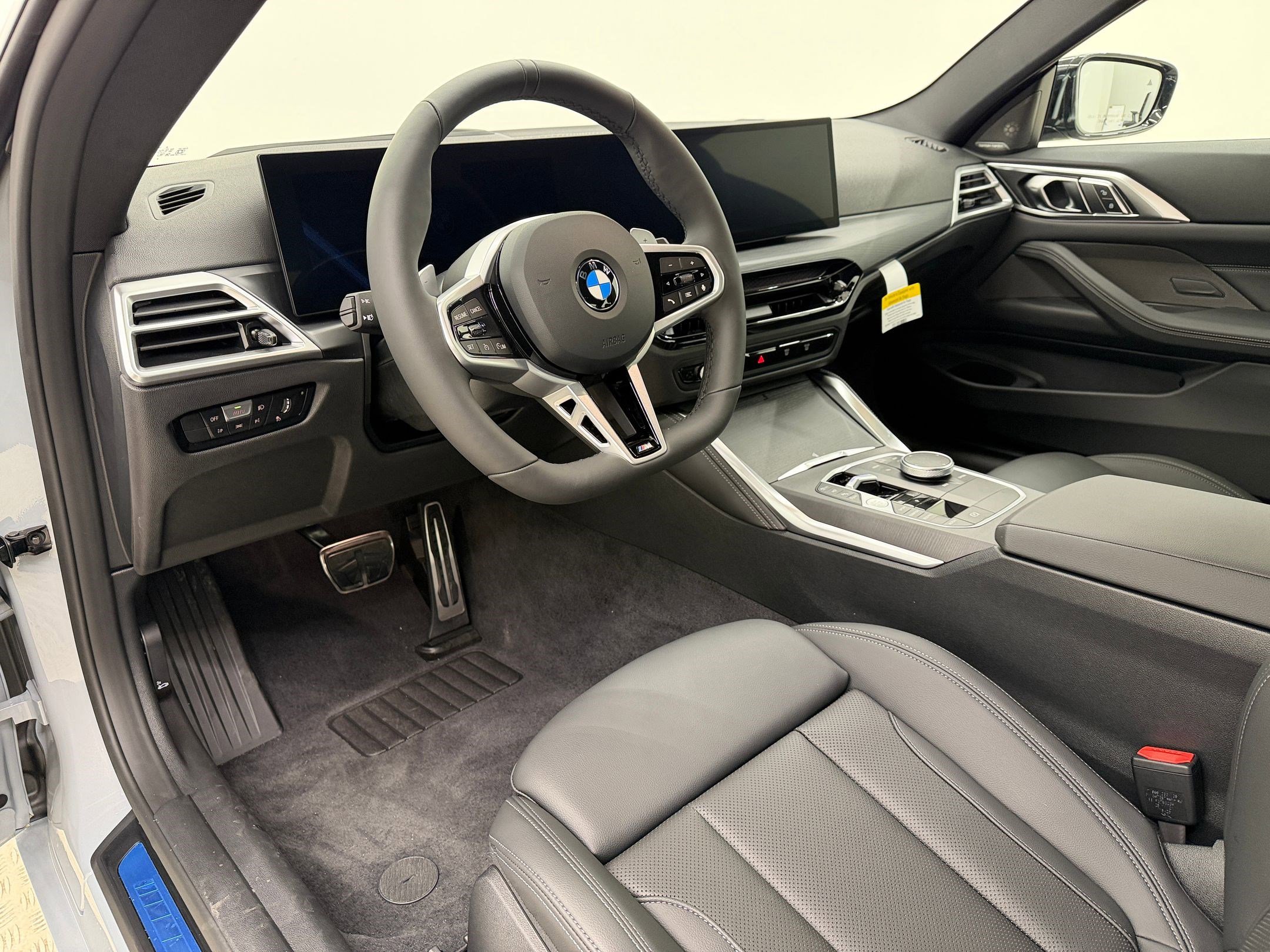New 2026 BMW 430i xDrive Coupe w/ M Sport Package AWD/4WD image 4
