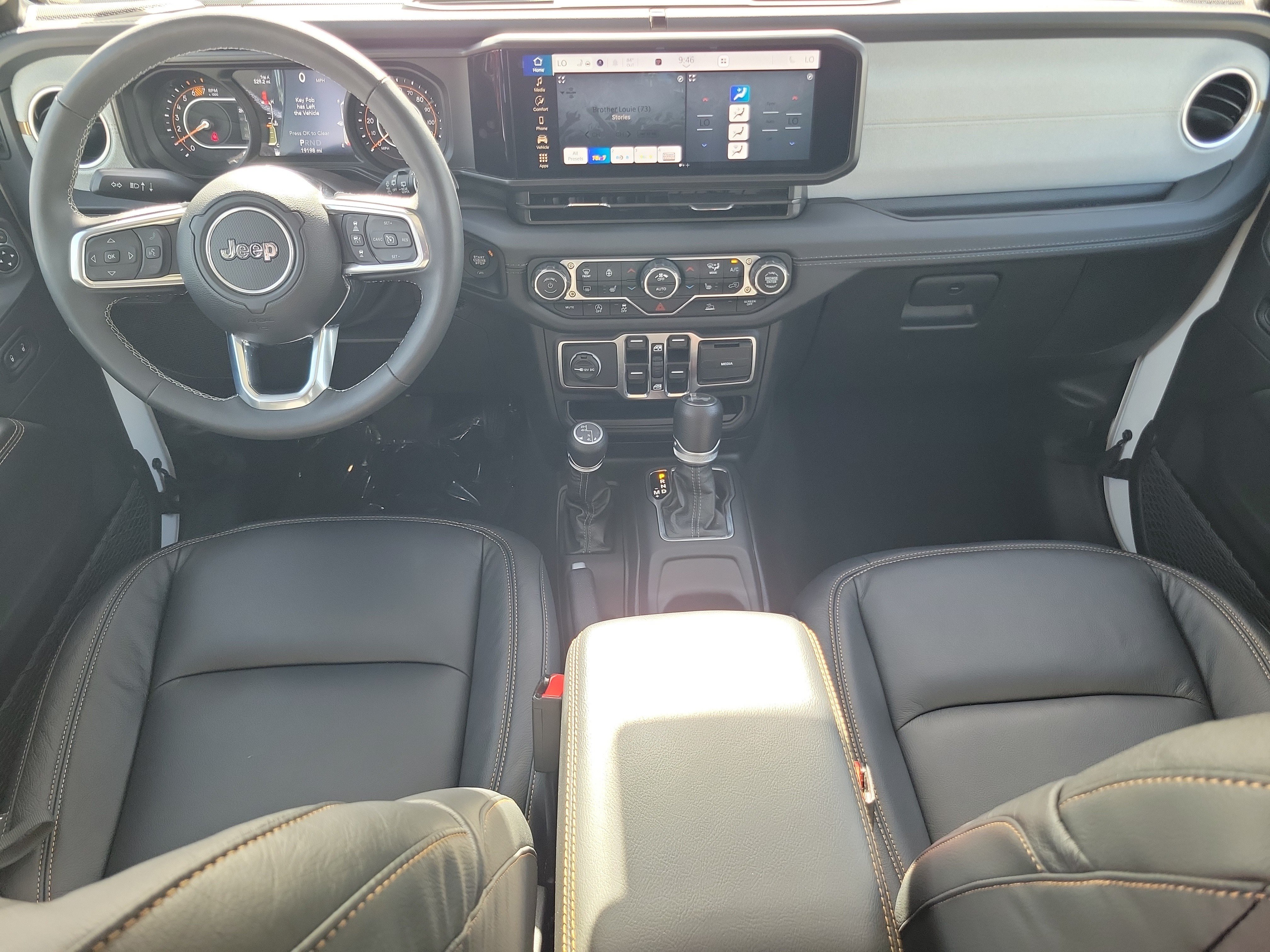 Used 2025 Jeep Wrangler Unlimited Sahara AWD/4WD image 16