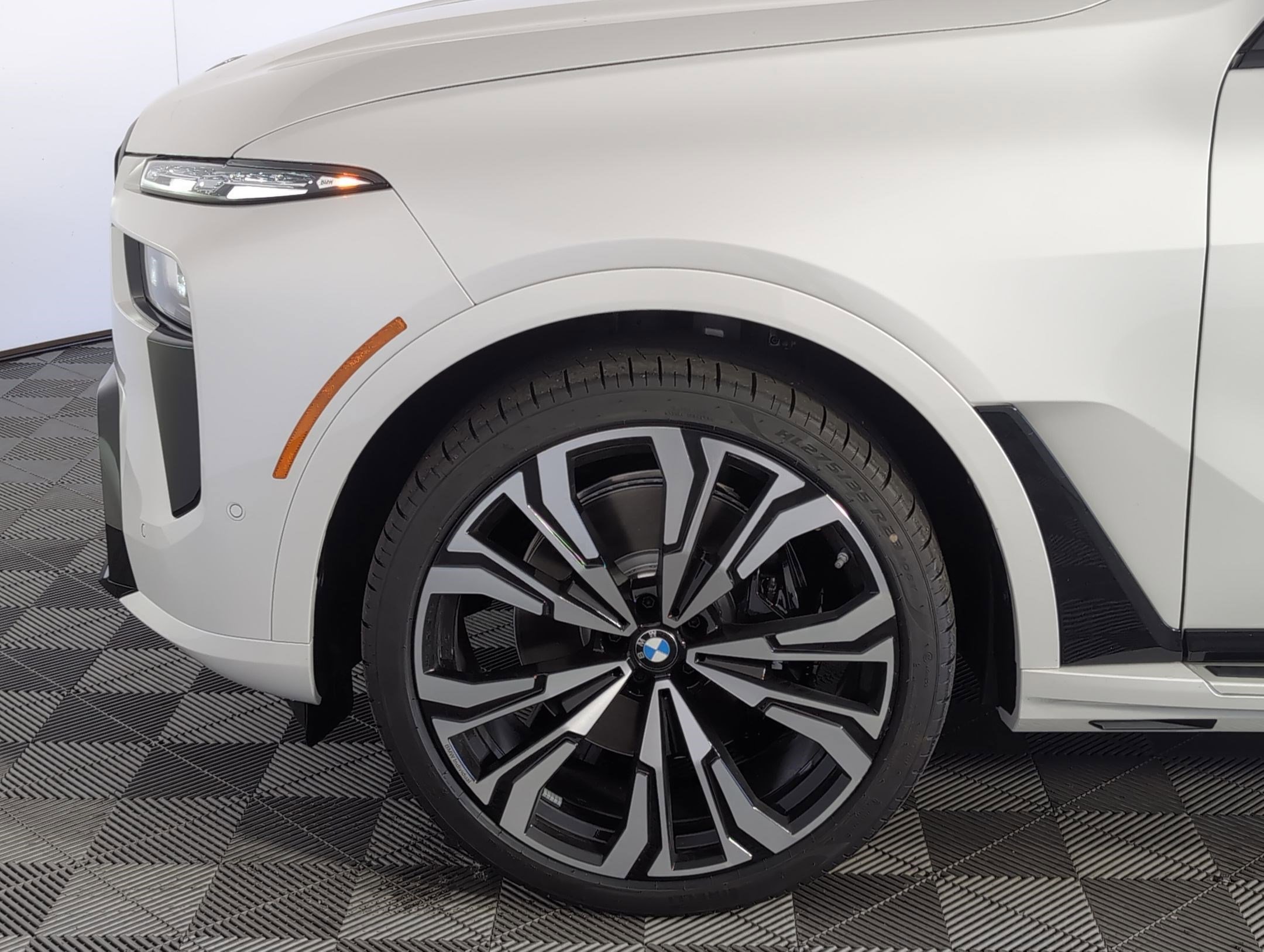 New 2026 BMW X7 xDrive40i w/ Executive Package image 9