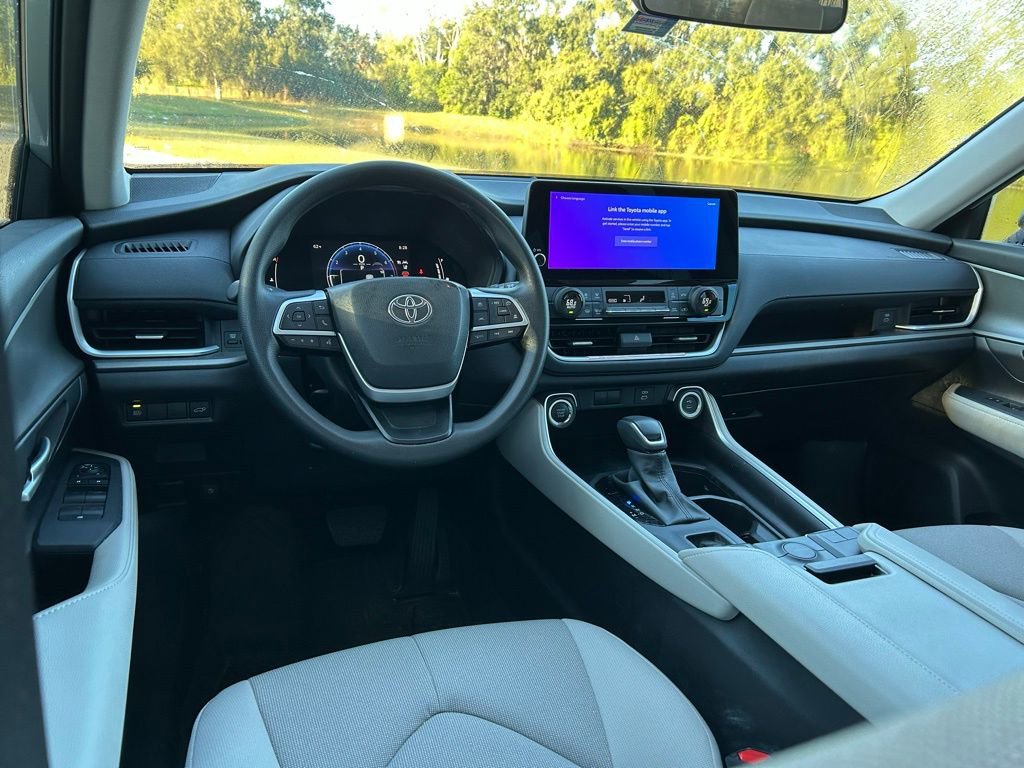 Certified 2025 Toyota Grand Highlander FWD image 12