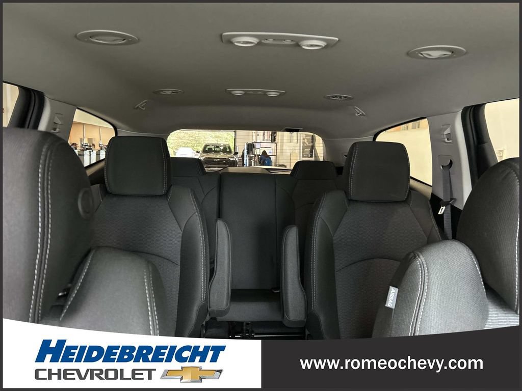 Used 2017 Chevrolet Traverse LT w/ Style and Technology Package FWD image 38