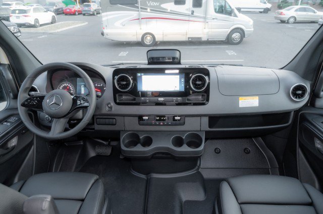 Used 2025 Mercedes-Benz Sprinter 2500 image 16