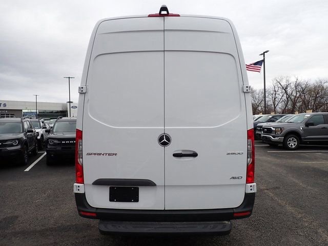 Used 2025 Mercedes-Benz Sprinter 2500 image 4