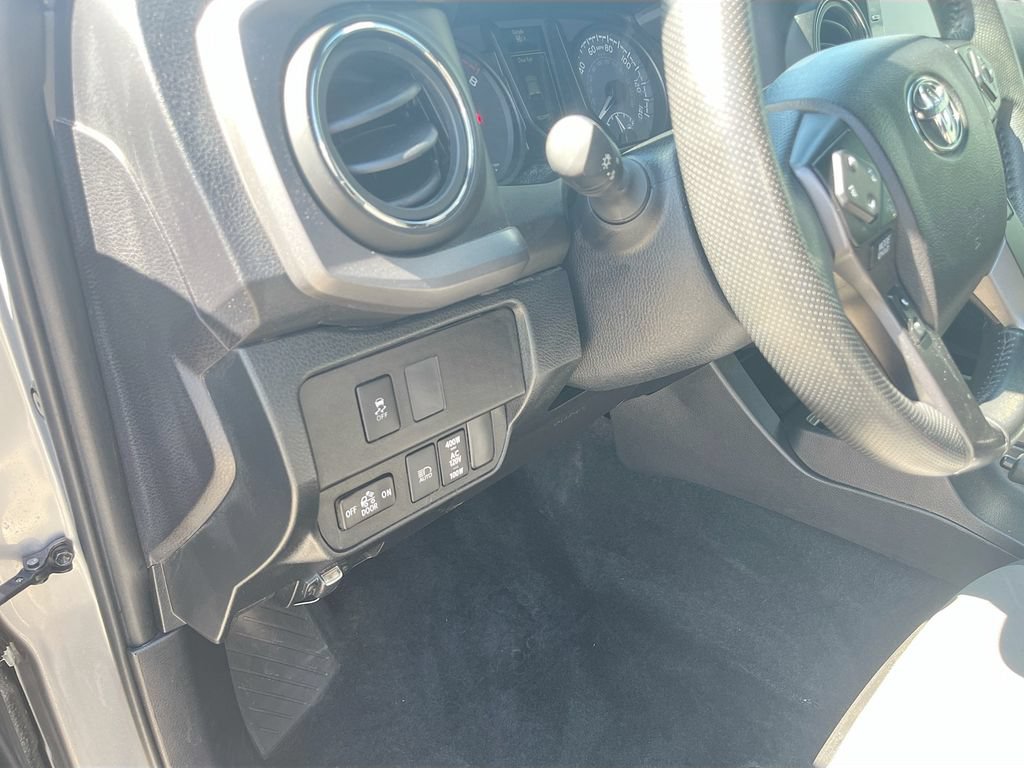Used 2021 Toyota Tacoma TRD Off-Road w/ Technology Package AWD/4WD image 10