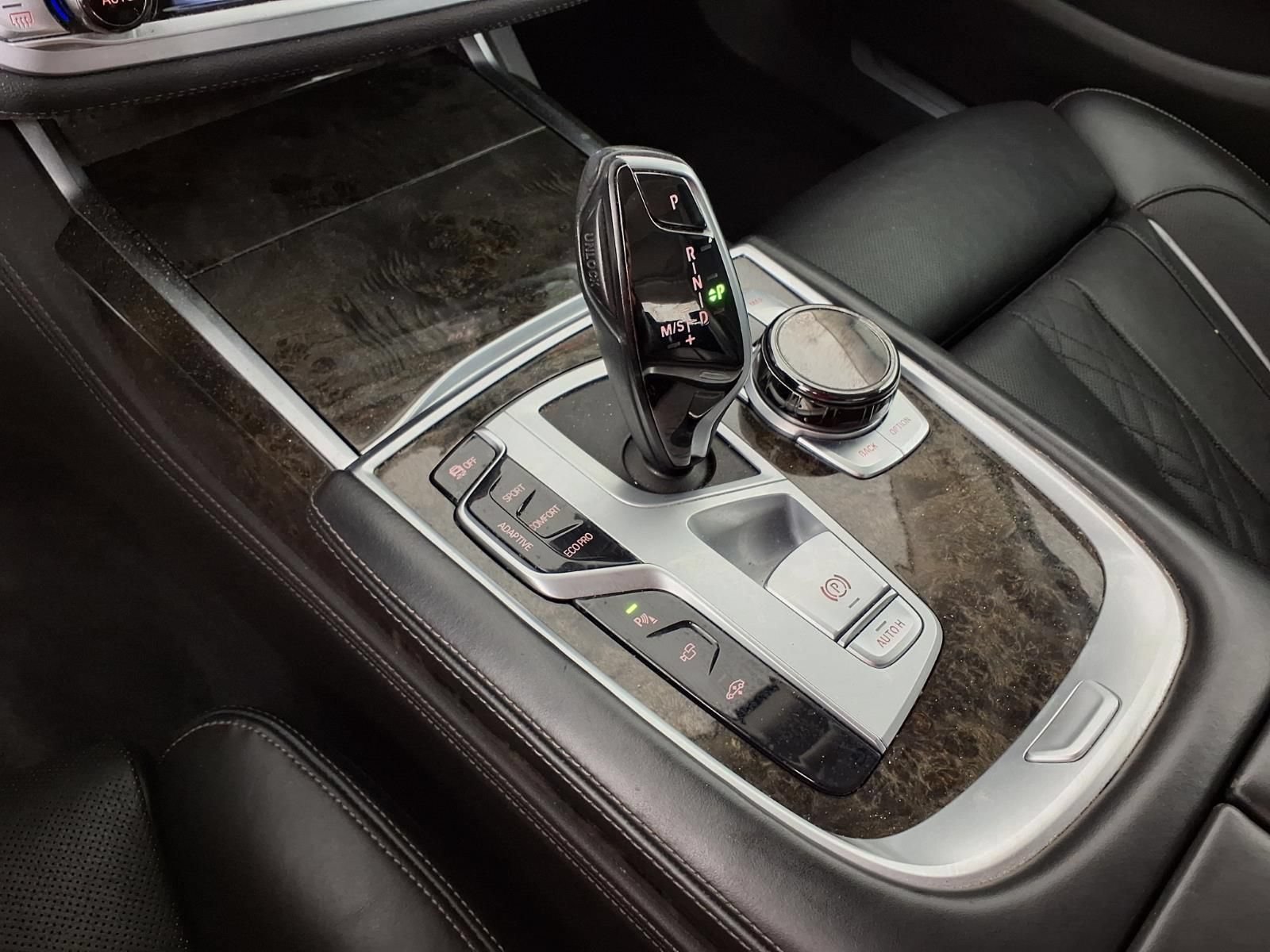 Used 2022 BMW 740i w/ Premium Package RWD image 20