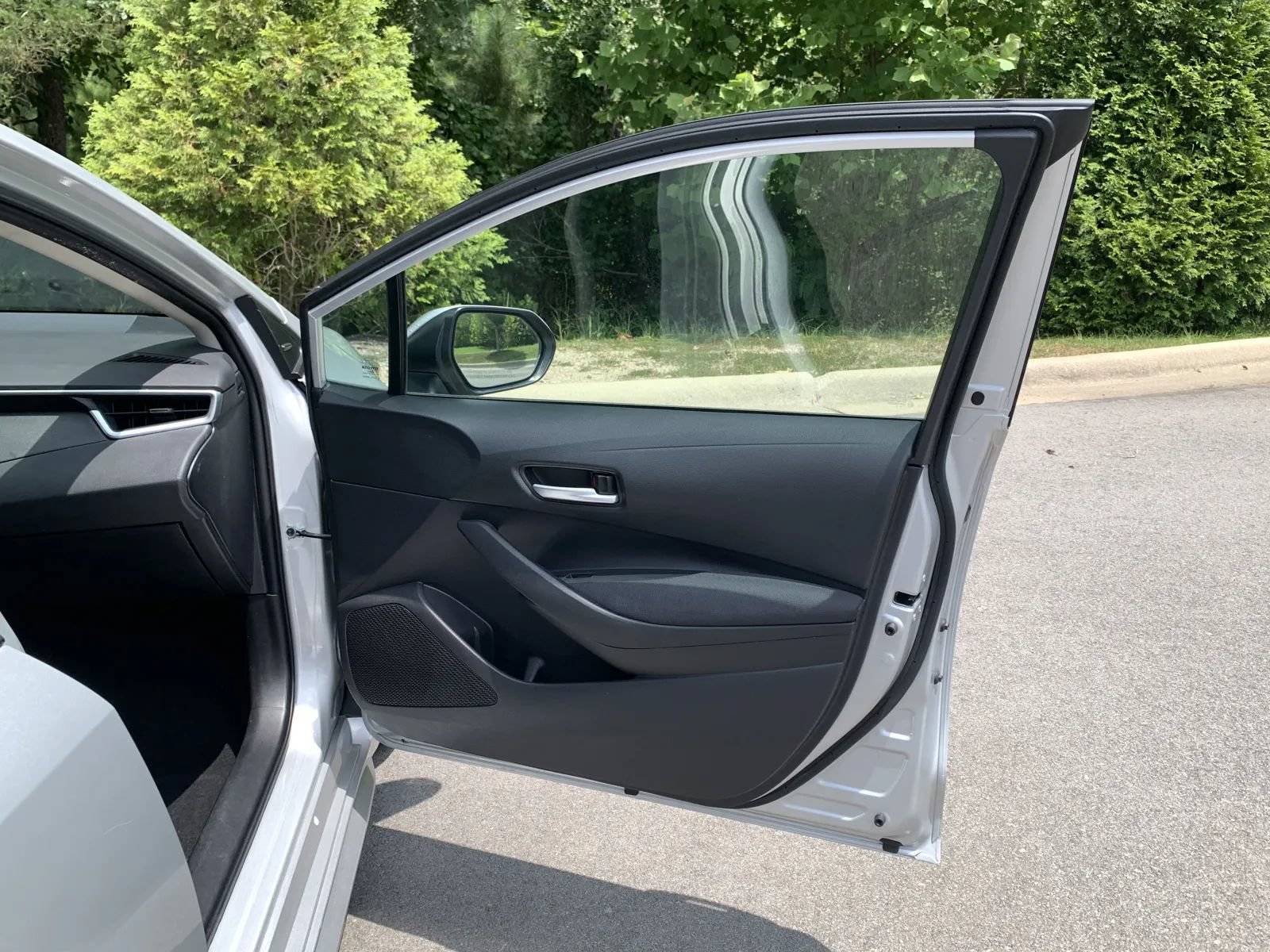 Used 2021 Toyota Corolla LE FWD image 26