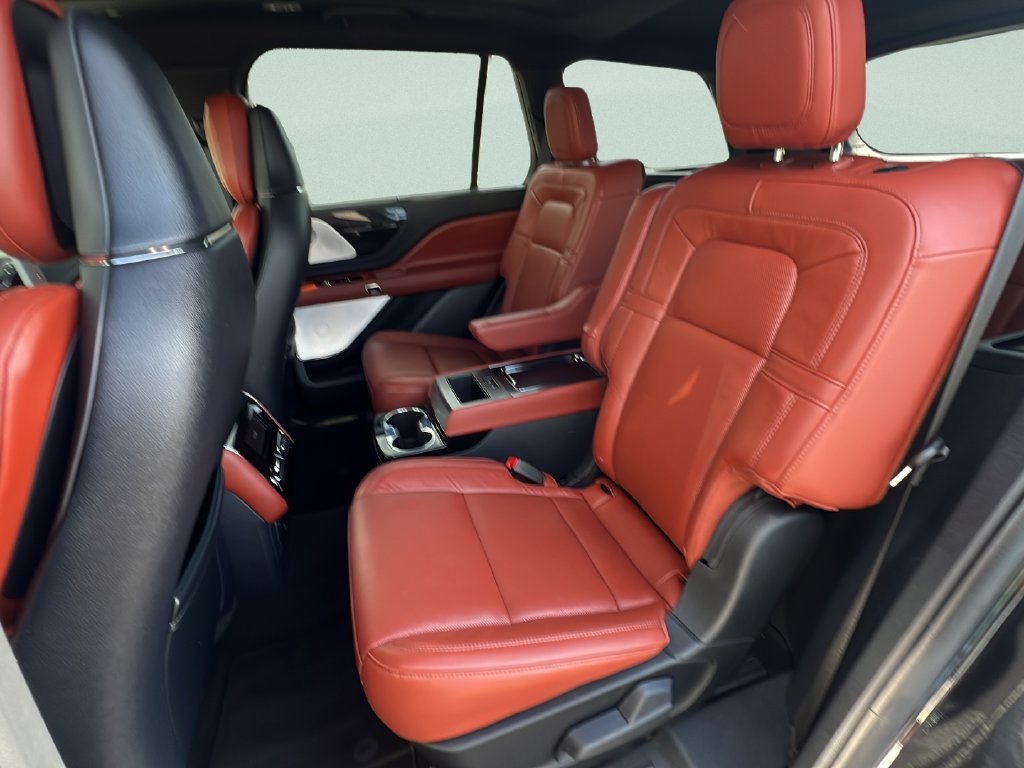 Used 2025 Lincoln Aviator Reserve w/ Luxury Package RWD image 10