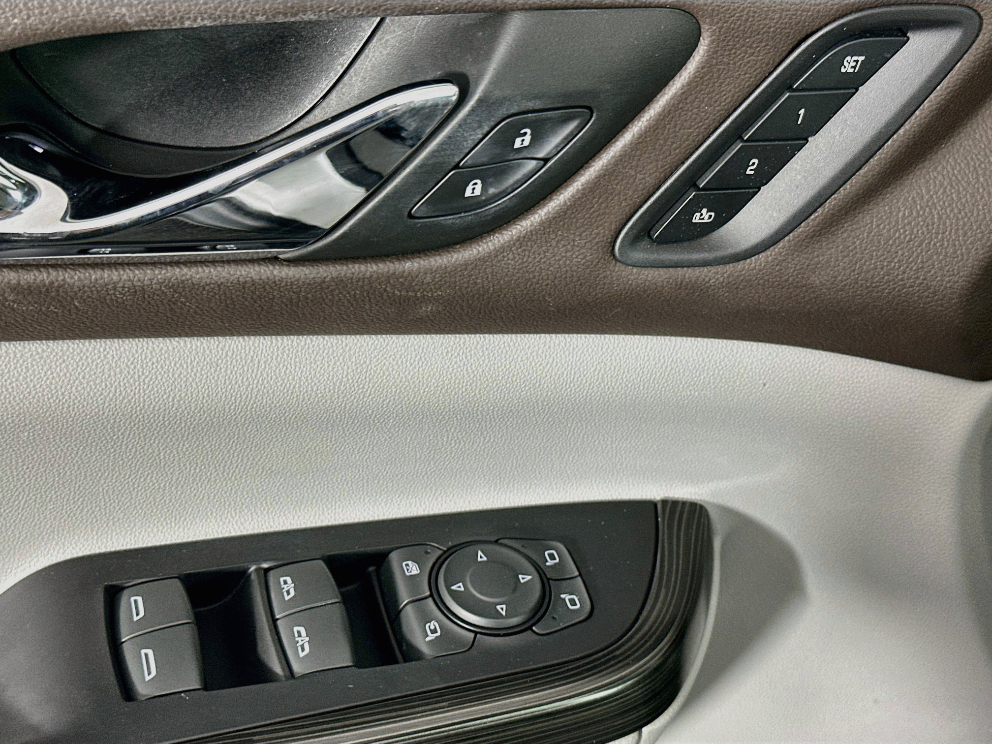 Used 2023 GMC Acadia SLT w/ Technology Package FWD image 15