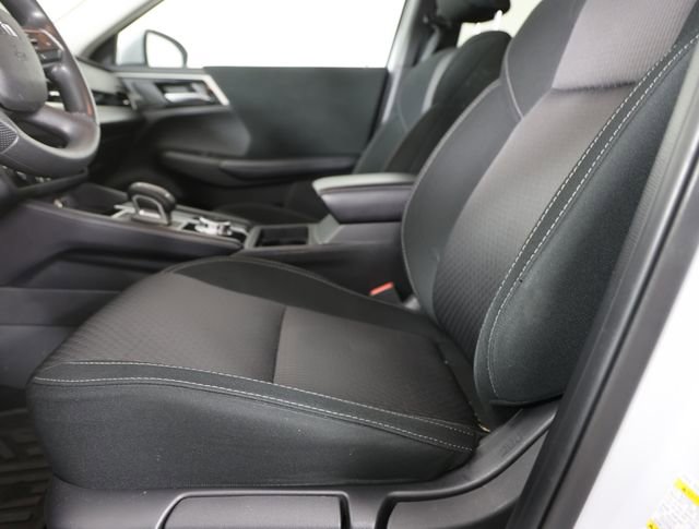 Used 2024 Mitsubishi Outlander ES image 4