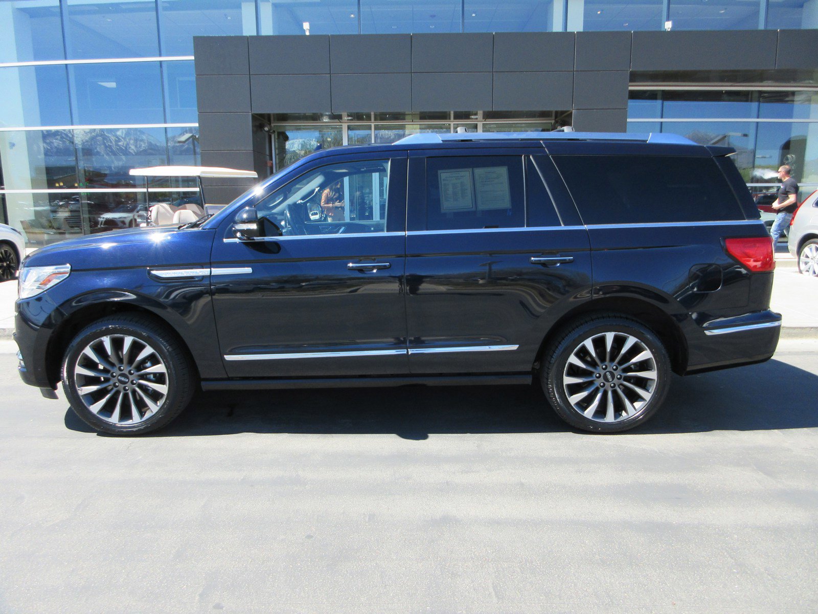 Used 2021 Lincoln Navigator Reserve w/ Cargo Convenience Package image 4