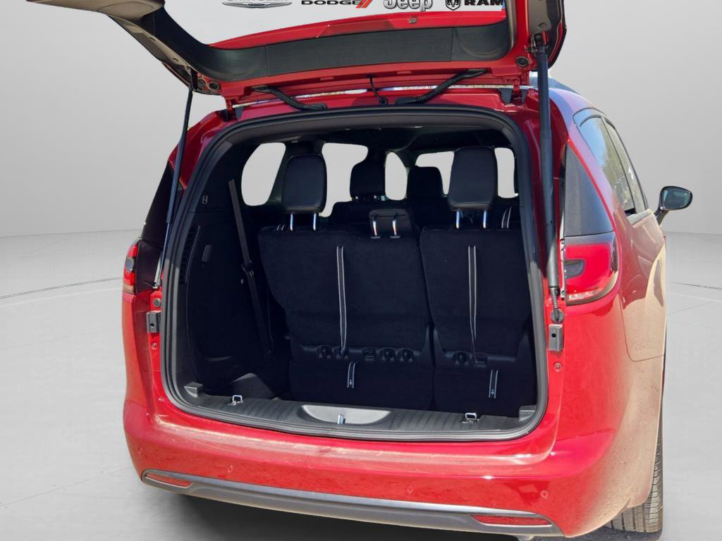 New 2026 Chrysler Pacifica Select w/ S Appearance Package FWD image 26