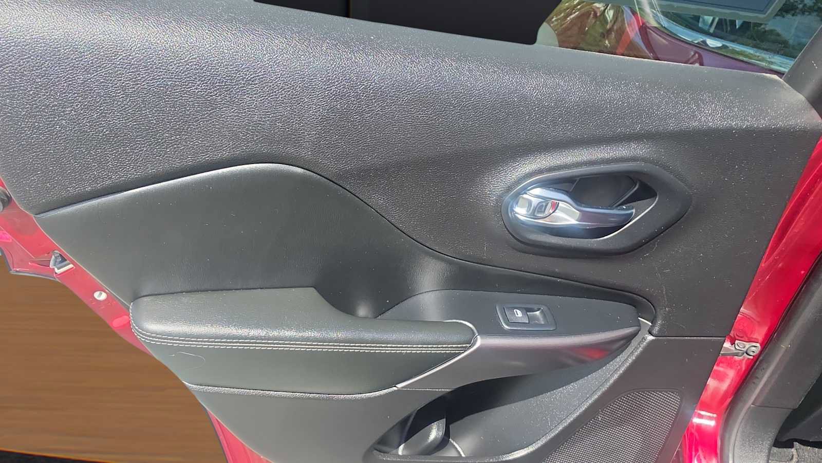 Used 2019 Jeep Cherokee Limited AWD/4WD image 12