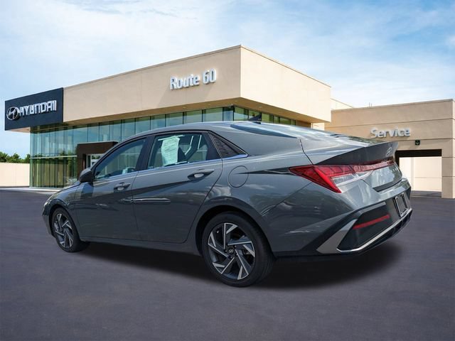 Used 2025 Hyundai Elantra SEL FWD image 6