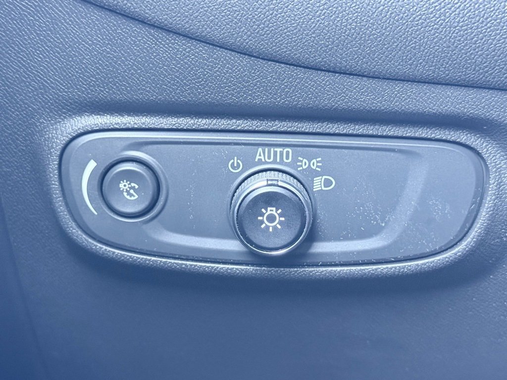 Used 2022 Chevrolet Equinox RS w/ LPO, Floor Liner Package image 12