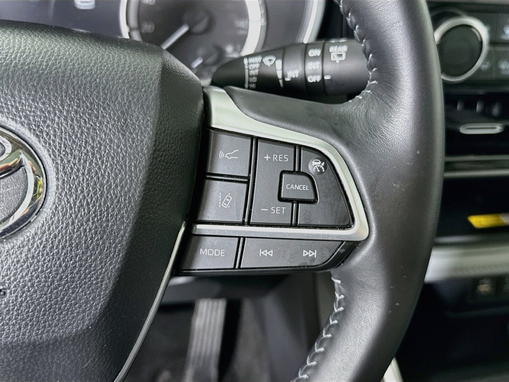 Used 2025 Toyota Highlander XLE AWD/4WD image 23
