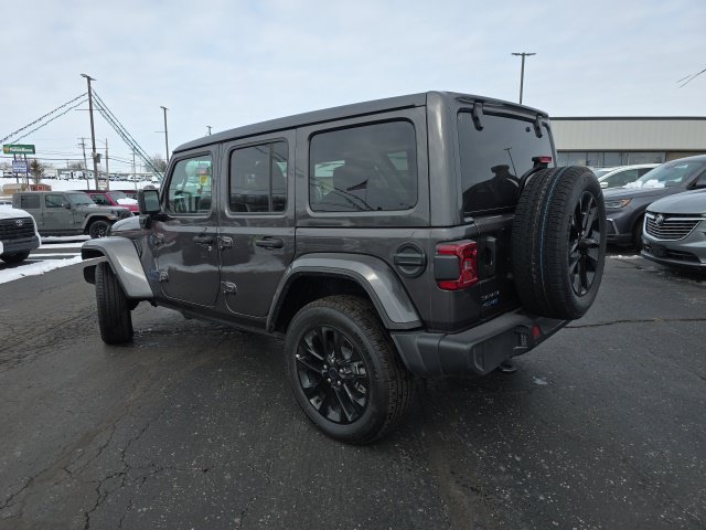 Used 2025 Jeep Wrangler Unlimited Sahara w/ Safety Group AWD/4WD image 4
