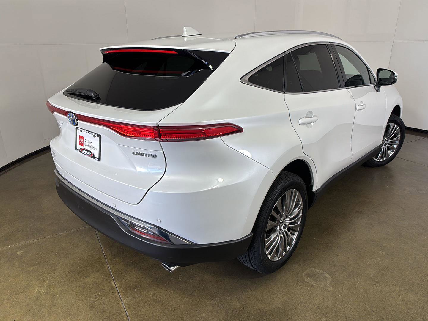 Used 2024 Toyota Venza Limited AWD/4WD image 10