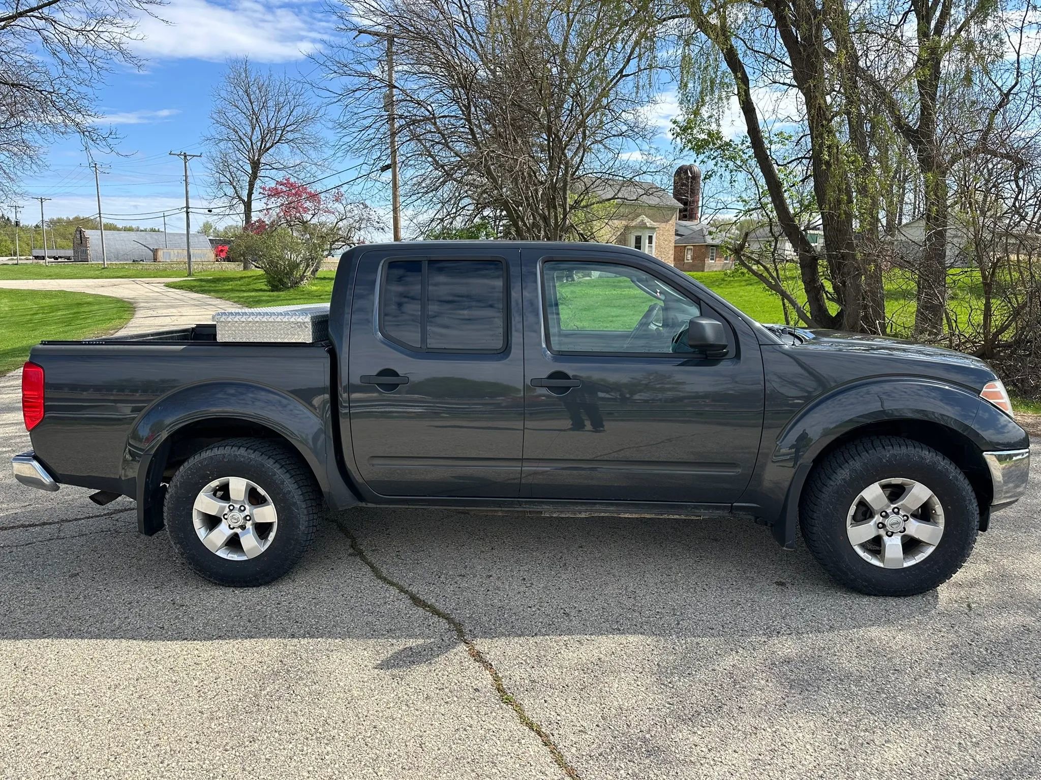 Used 2011 Nissan Frontier SV AWD/4WD image 5