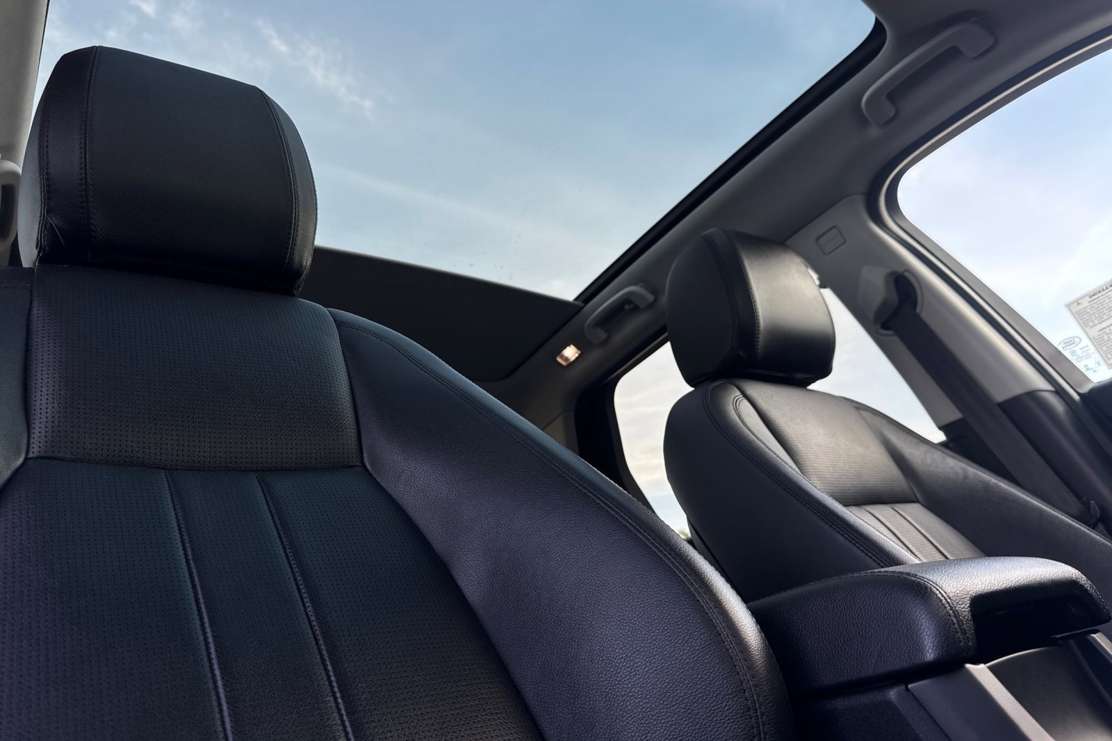 Used 2019 Land Rover Discovery Sport HSE image 16