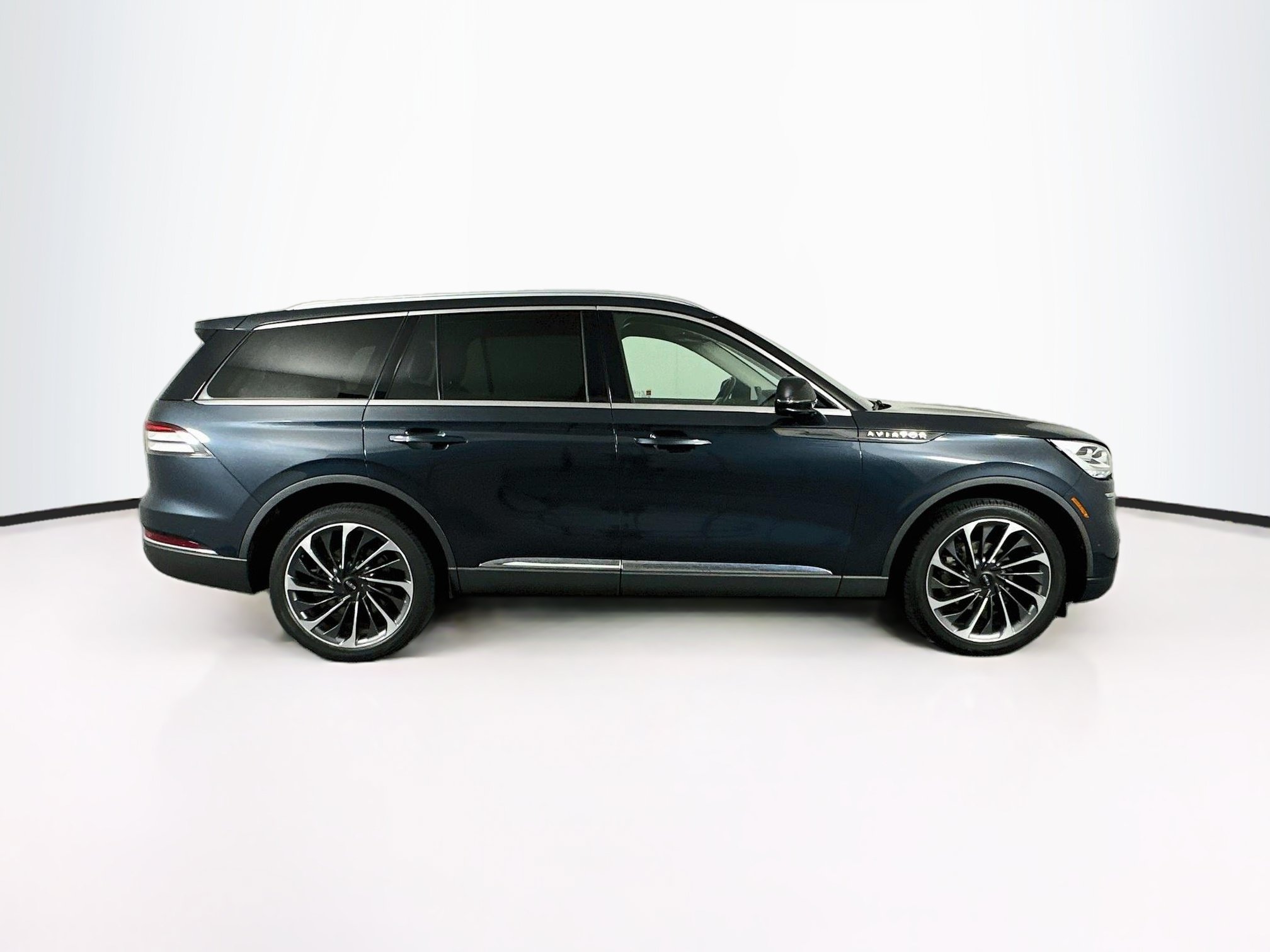Used 2024 Lincoln Aviator Reserve w/ Equipment Group 201A AWD/4WD image 10