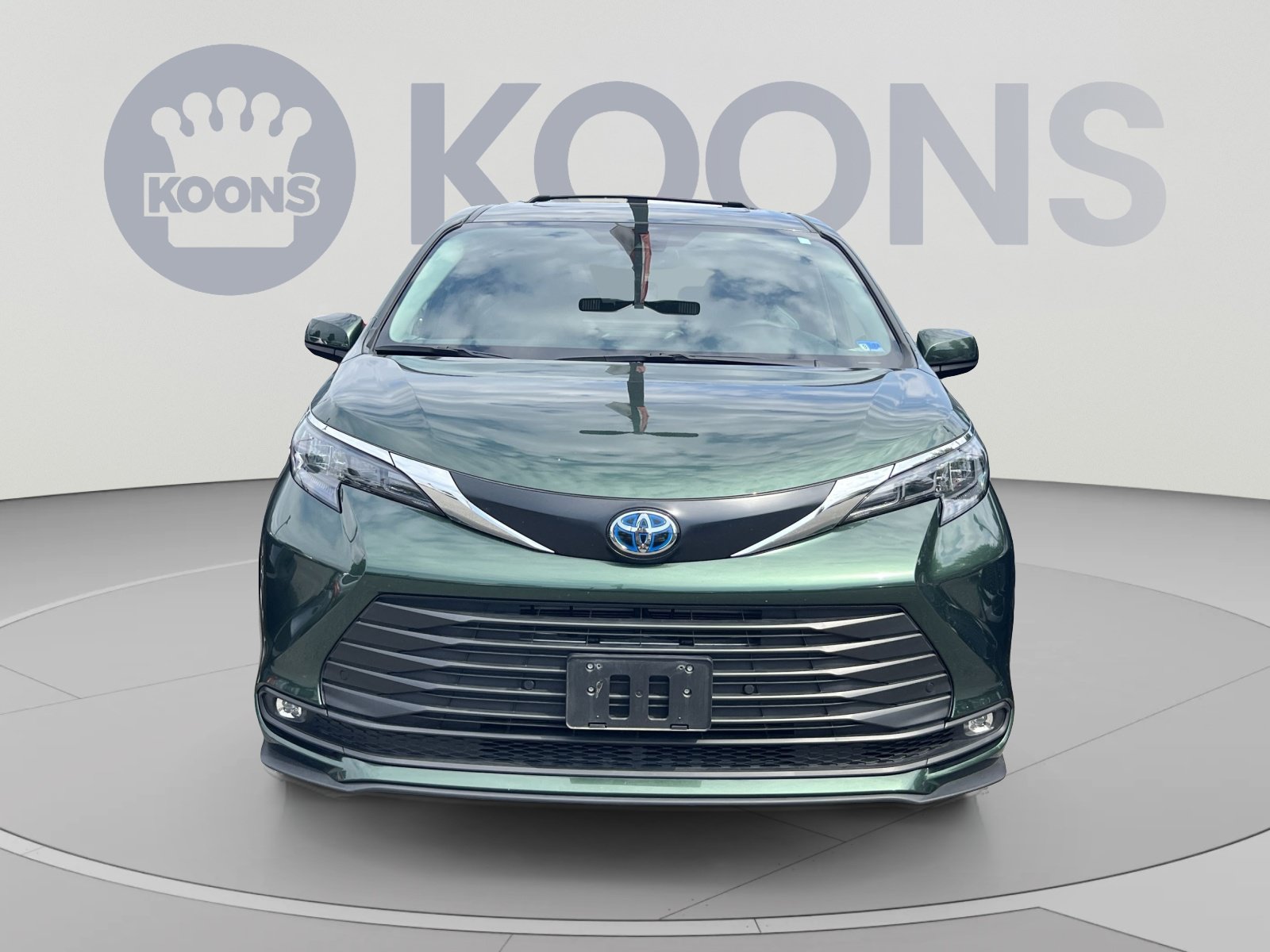 Used 2025 Toyota Sienna XLE AWD/4WD image 7