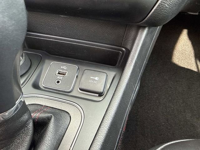 Used 2019 Jeep Cherokee Trailhawk w/ Cold Weather Group image 27