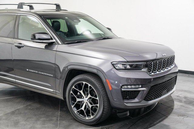 Used 2023 Jeep Grand Cherokee Summit image 12