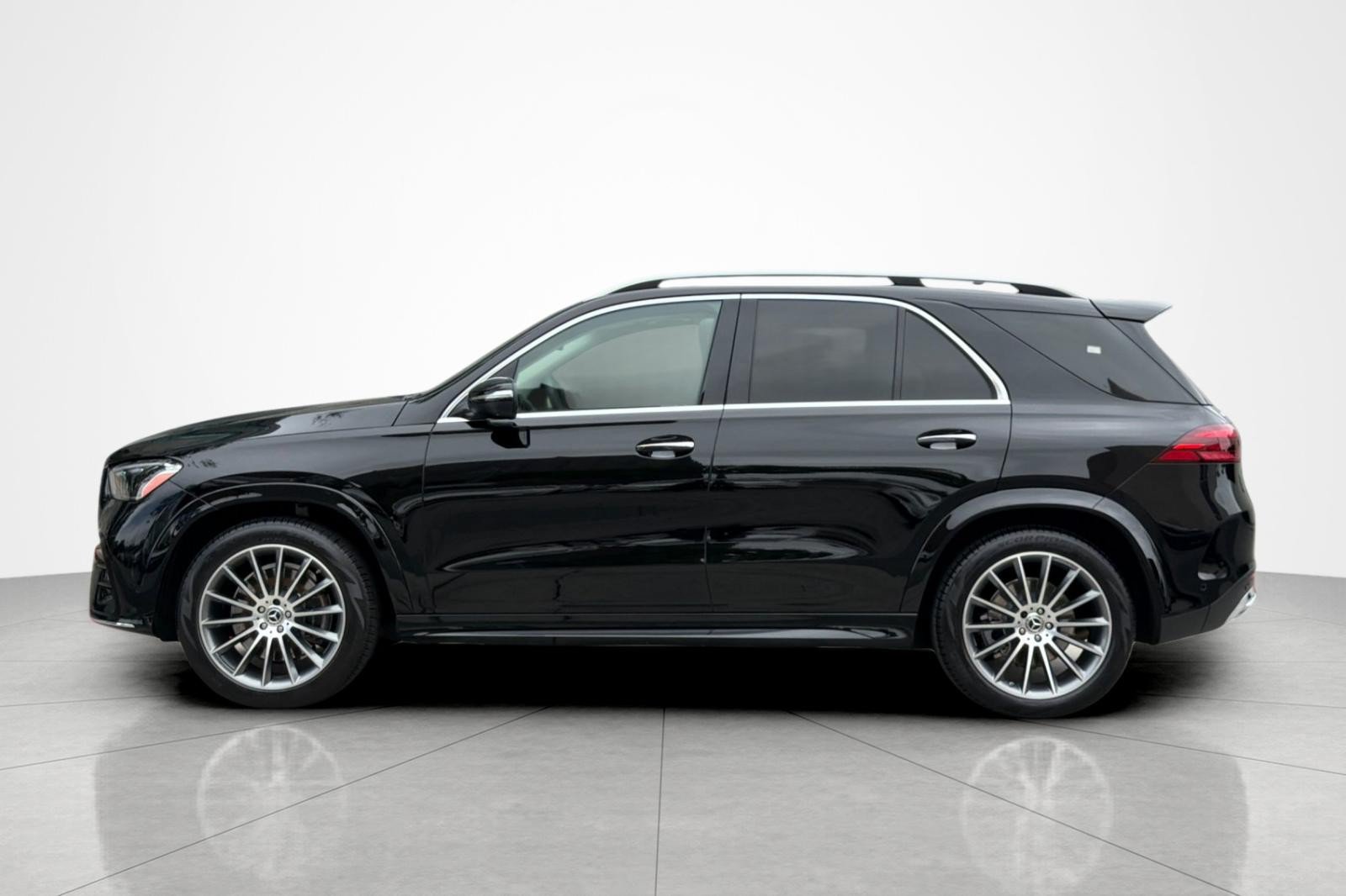 Used 2024 Mercedes-Benz GLE 350 4MATIC image 2