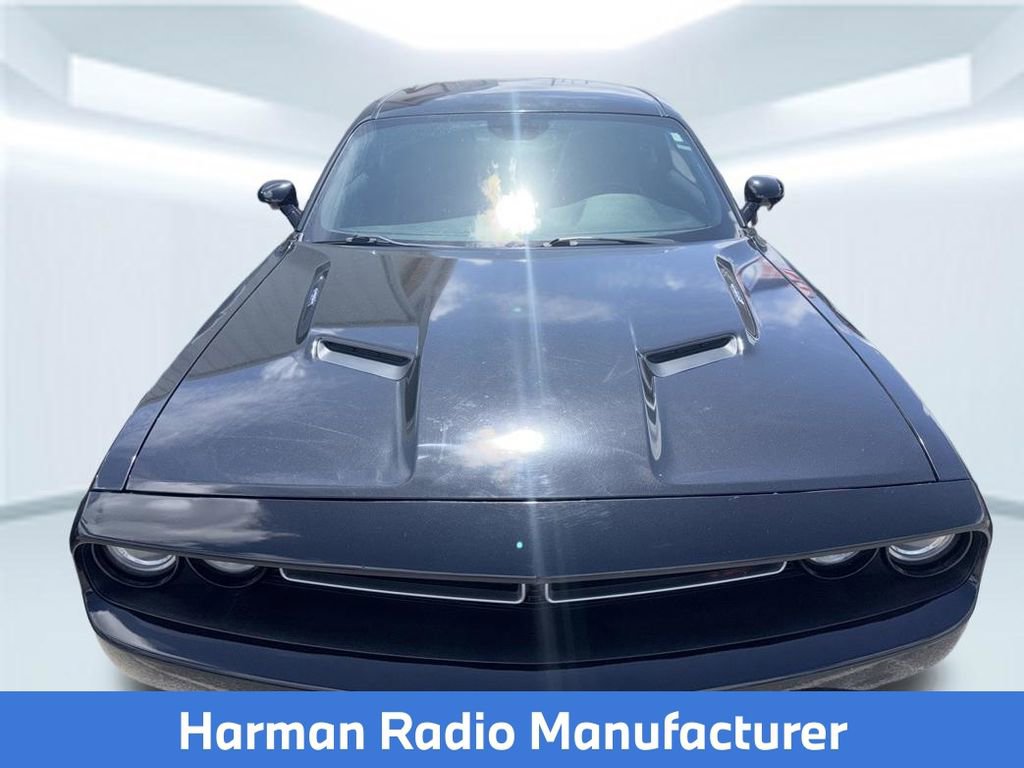 Used 2015 Dodge Challenger R/T RWD image 4